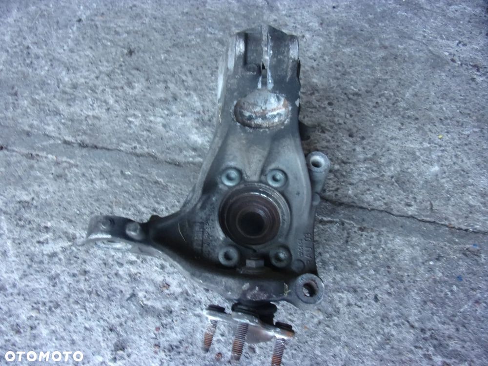 Zwrotnica piasta lewa lewy przód VW Passat B6 2.0 BKP 3C0407257F - 2