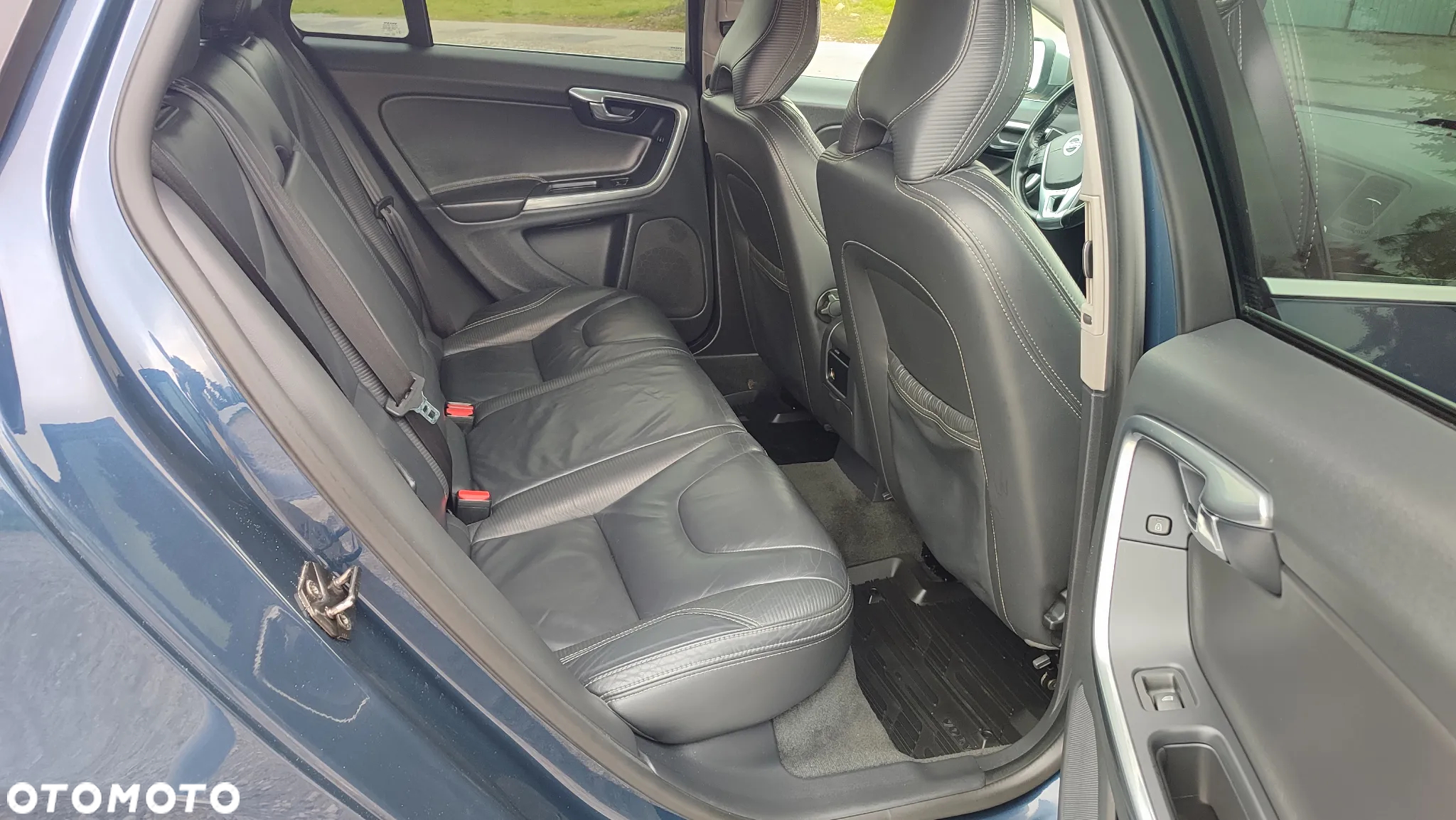Volvo V60 D3 R-Design - 30