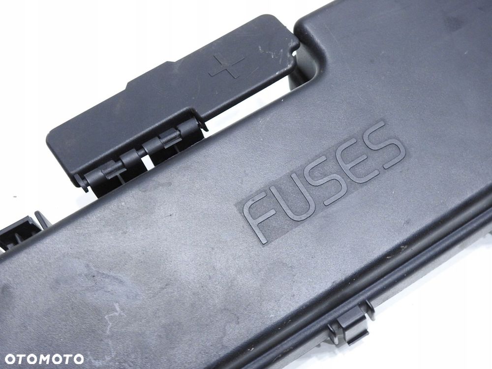 POKRYWA SKRZYNKI BEZPIECZNIKÓW VOLVO S60 2.4 B - 3