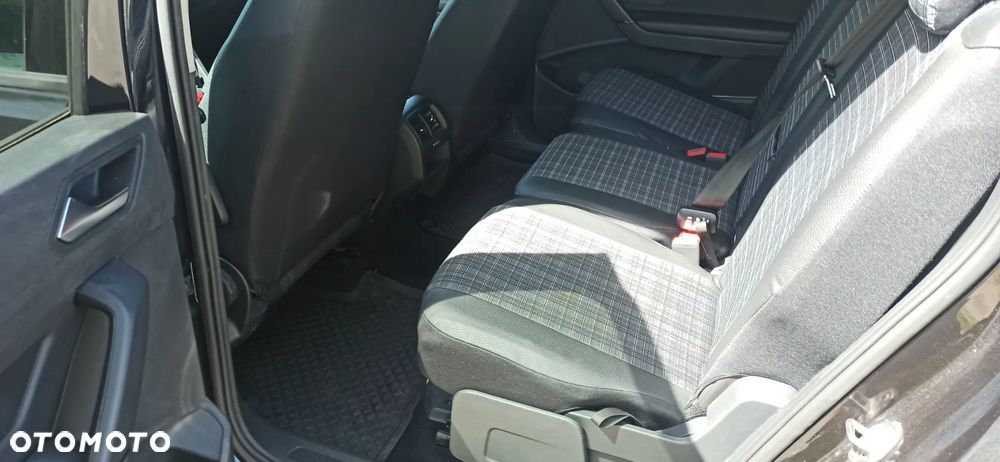 Volkswagen Touran - 12