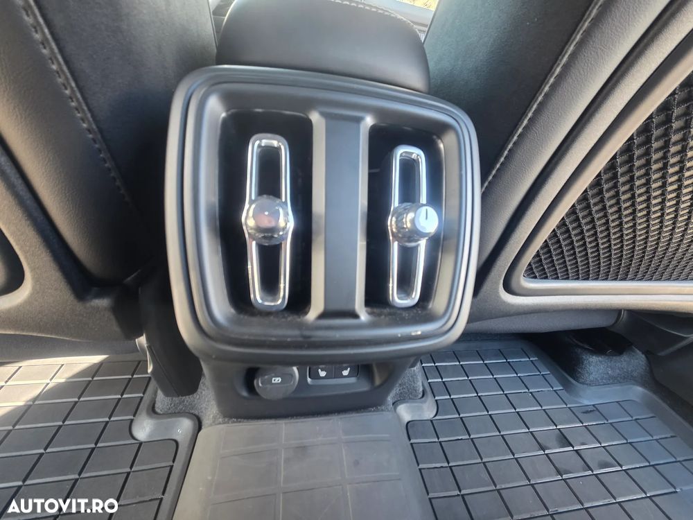 Volvo XC 40 B4 AT8 AWD Mild Hybrid Inscription - 11
