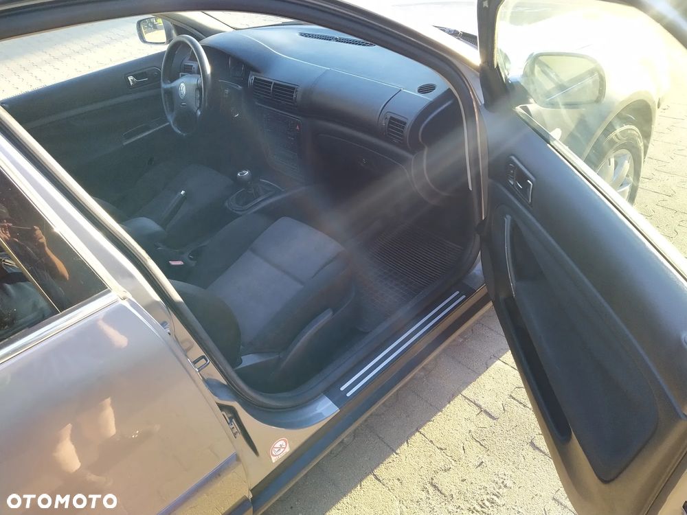 Volkswagen Passat 1.9 TDI Comfortline Family - 12