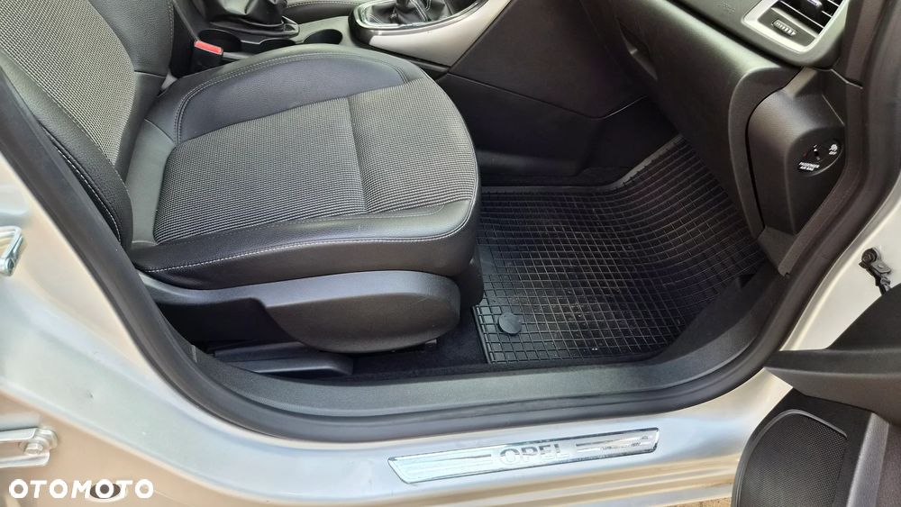 Opel Astra 1.4 T Cosmo - 26