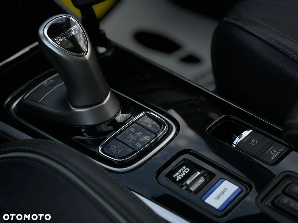 Mitsubishi Outlander - 21