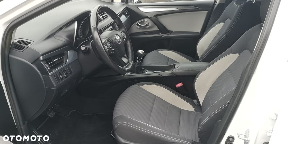 Toyota Avensis 2.0 D-4D Premium - 20