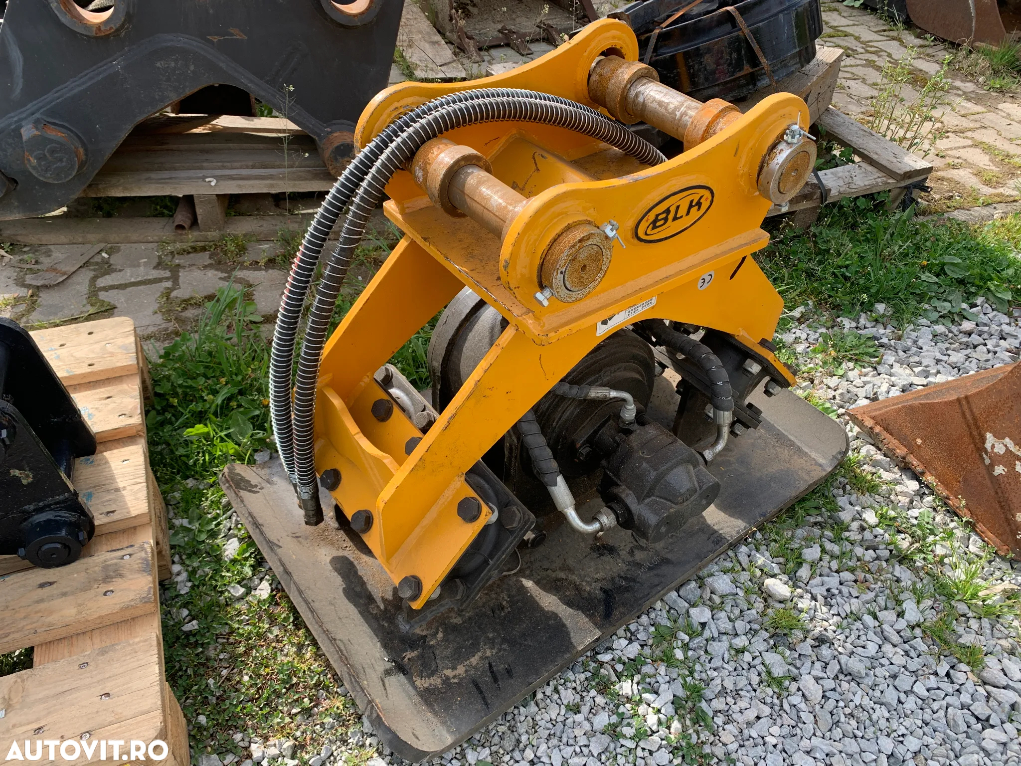 Placa Vibranta Noua Model BLK-04, Ptr.Buldoexcavator Si Excavtoare De La 4 La 7 Tone - 2