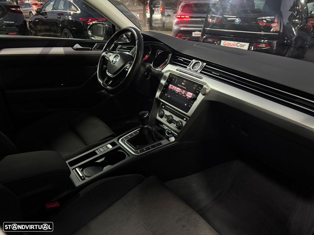 VW Passat Variant 1.6 TDI Confortline - 22