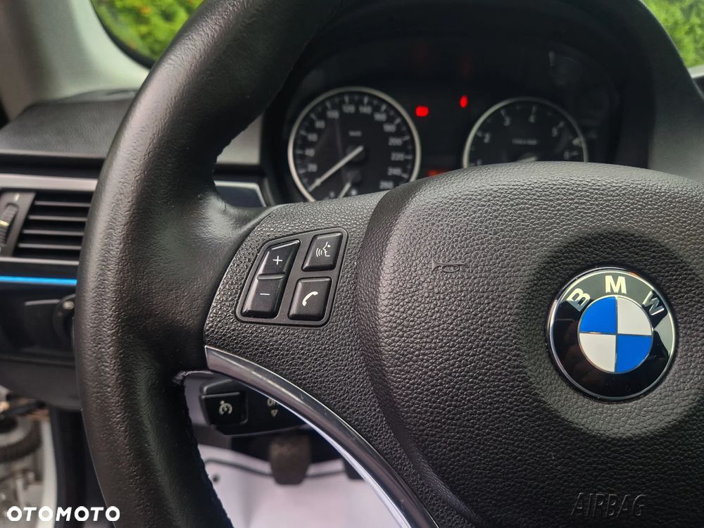 BMW Seria 3 - 36