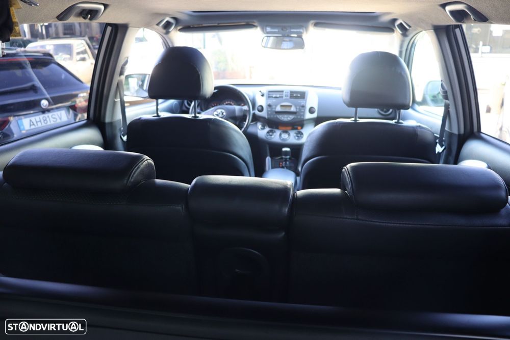 Toyota RAV4 2.2 D-4D X - 27