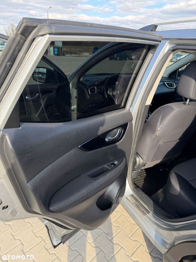 Nissan Qashqai 1.6 DIG-T N-Vision - 22