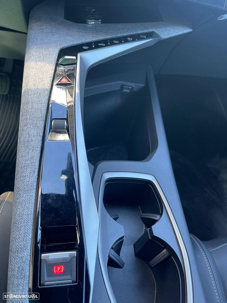 Peugeot 5008 Hybrid 145 e-DSC6 Allure - 22