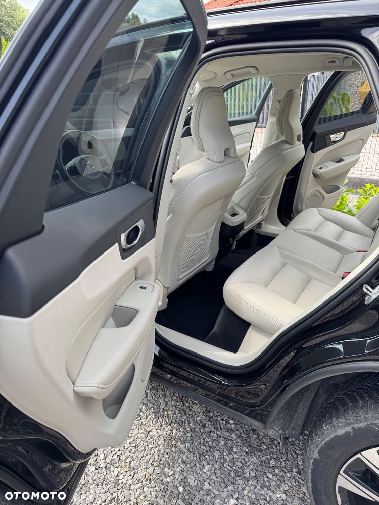 Volvo XC 60 B4 D AWD Plus Dark - 14