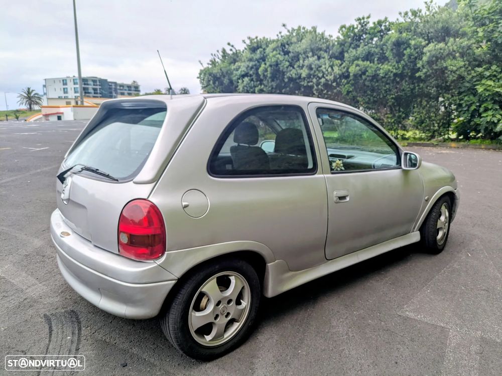 Opel Corsa 1.2 16V Sport - 2