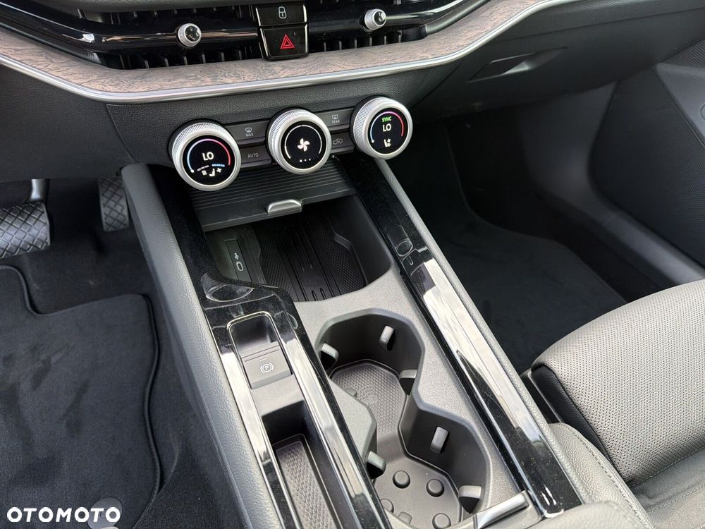 Skoda Superb 2.0 TDI SCR 4x4 L&K DSG - 15