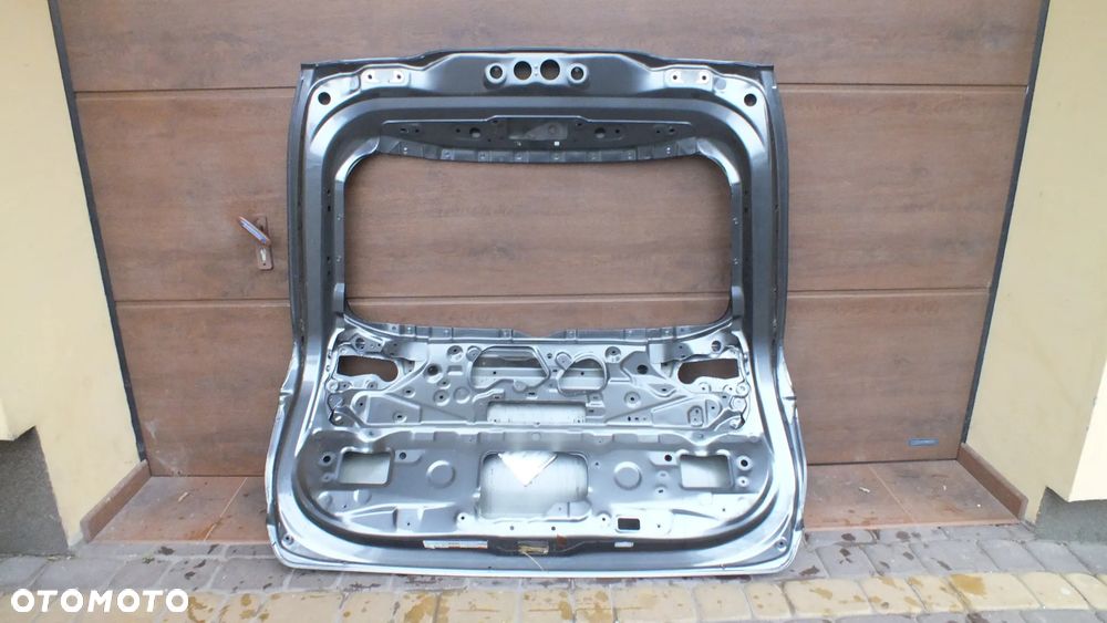 Klapa tylna Toyota rav 4  V - 6