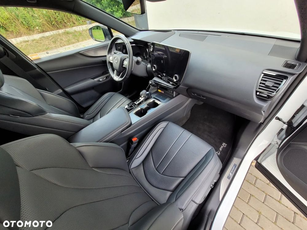 Lexus NX 450h+ F Sport AWD - 4