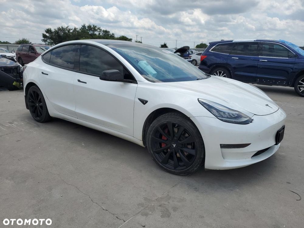 Tesla Model 3 - 5