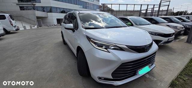 Toyota Sienna - 2