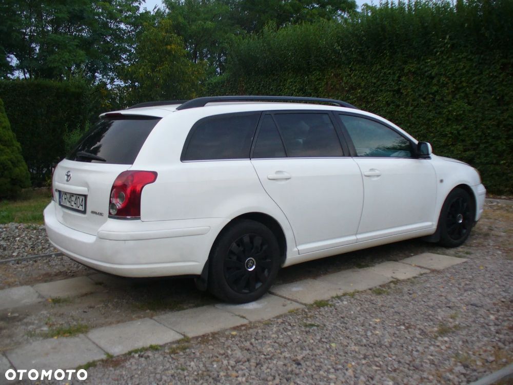 Toyota Avensis - 2