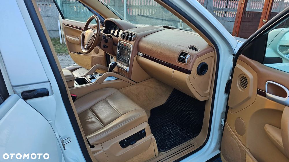 Porsche Cayenne - 10