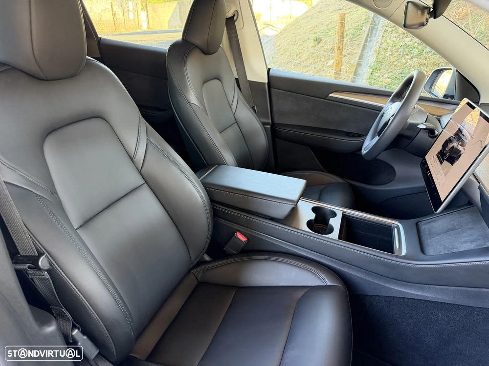 Tesla Model Y Long Range Dual Motor AWD - 28