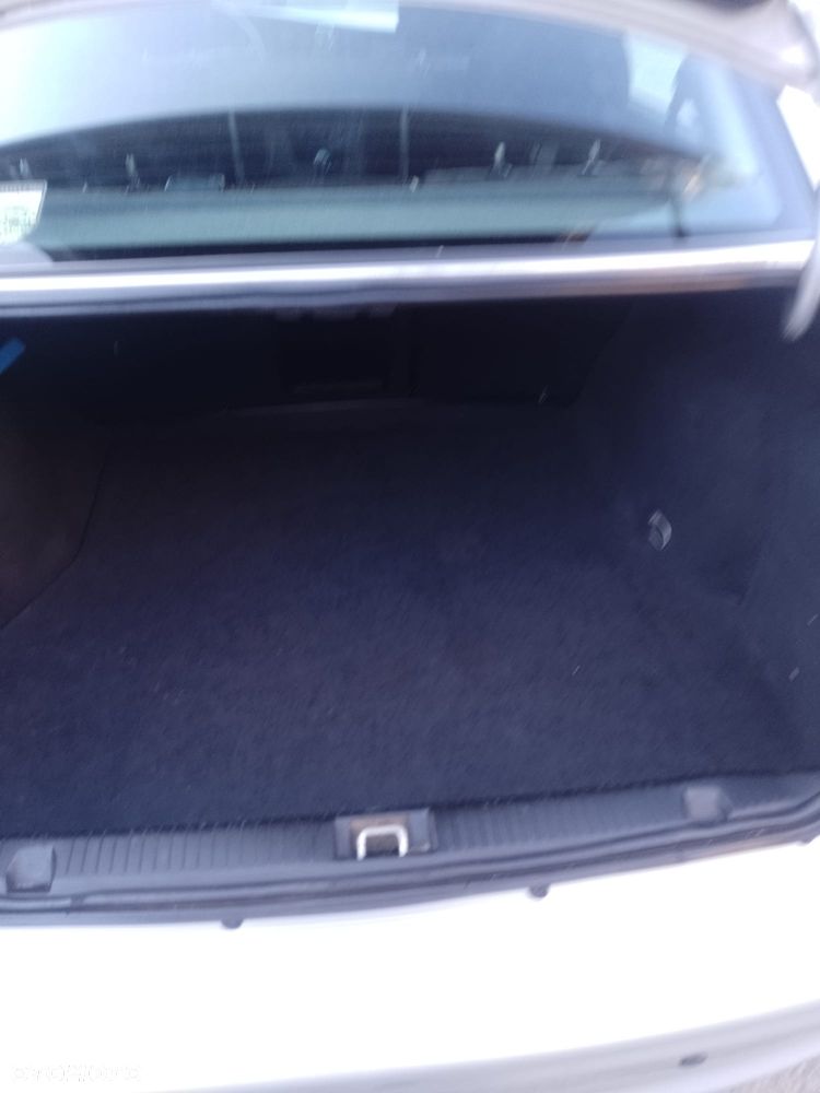 Opel Vectra 1.6 - 12