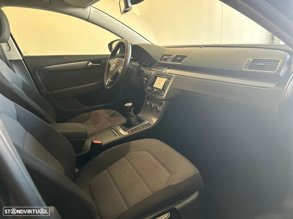 VW Passat 2.0 TDI BlueMotion Trendline - 30
