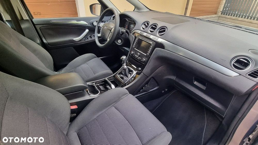 Ford S-Max - 12