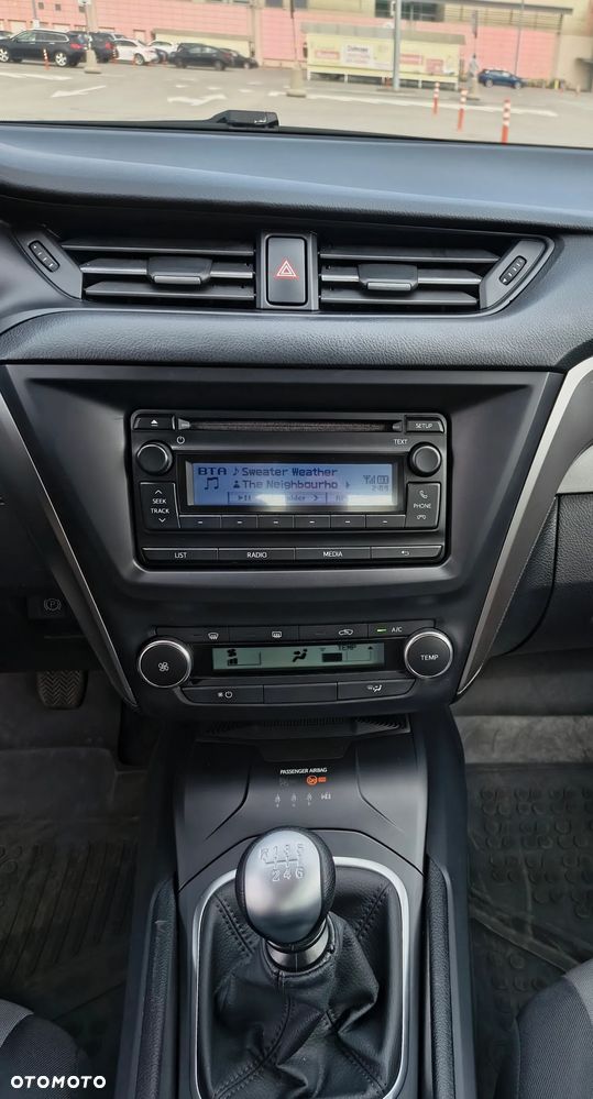 Toyota Avensis 1.8 Active - 11