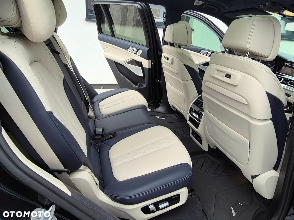 BMW X7 M50i sport - 22