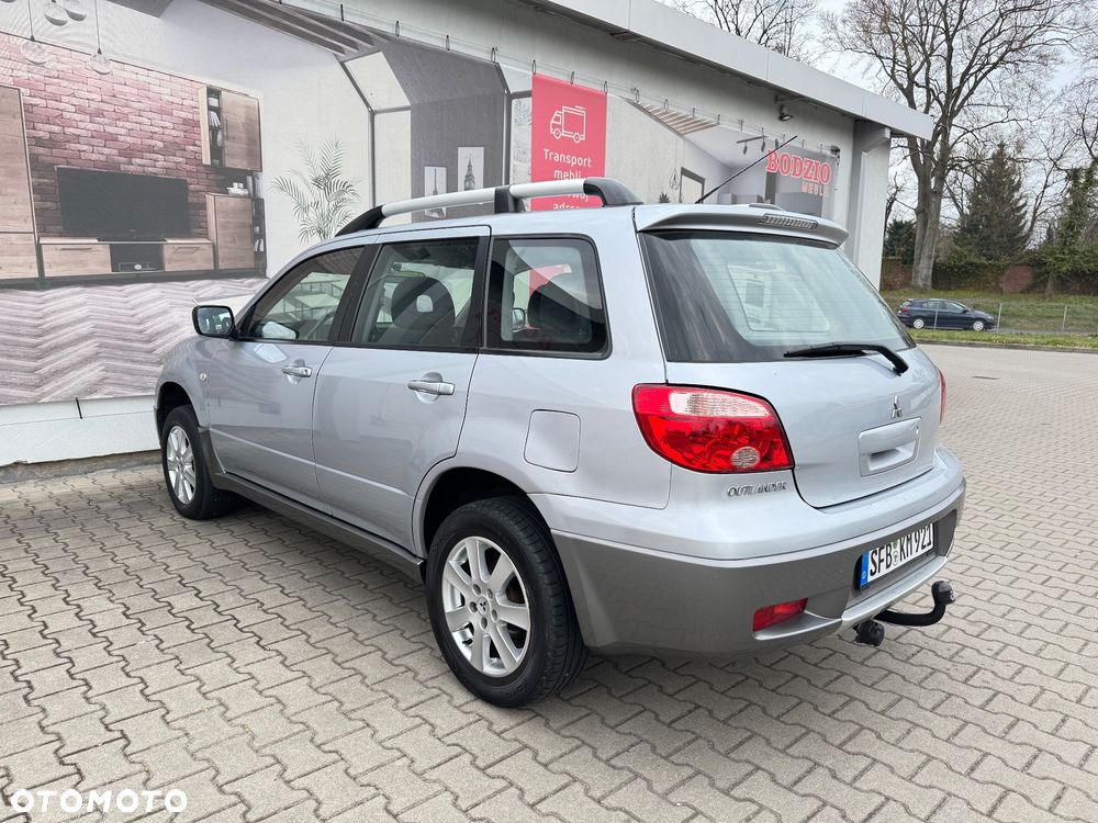 Mitsubishi Outlander - 2