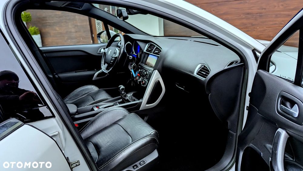 Citroën DS4 VTi 120 Urban Show - 11