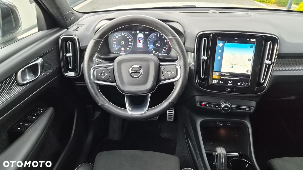 Volvo XC 40 T3 Geartronic Momentum Pro - 15