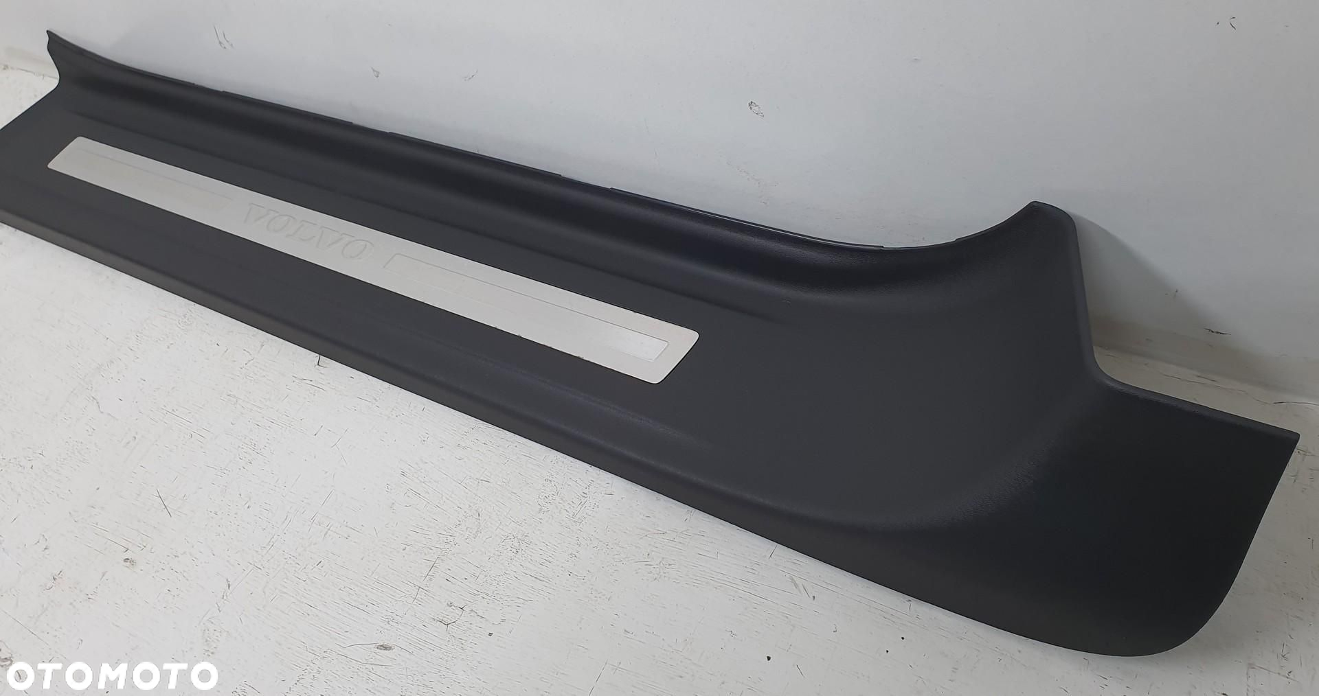 LISTWA NAKŁADKA PROGU PRAWY PRZÓD VOLVO C70 II 30787318 - 2