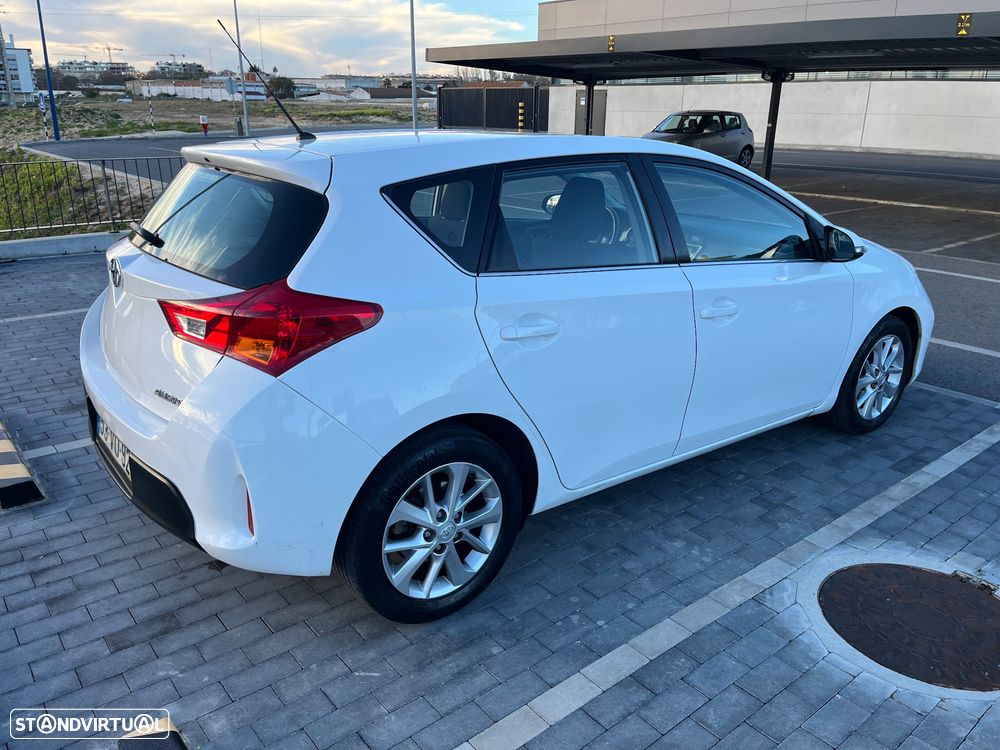 Toyota Auris 1.4 D-4D - 3