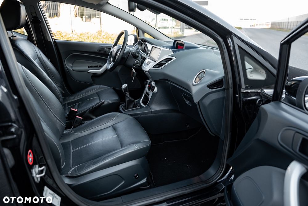 Ford Fiesta - 24