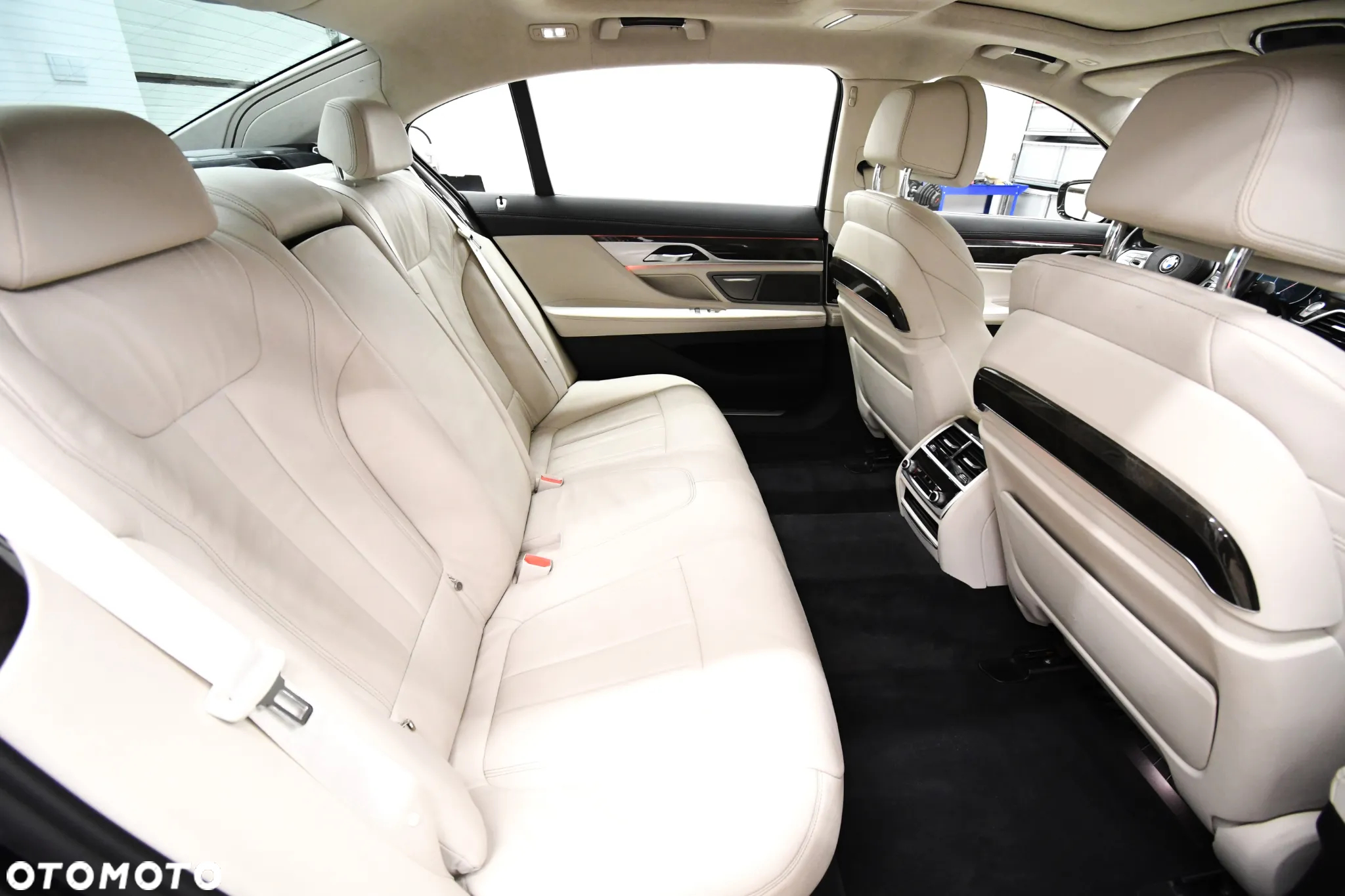 BMW Seria 7 750Li xDrive - 18