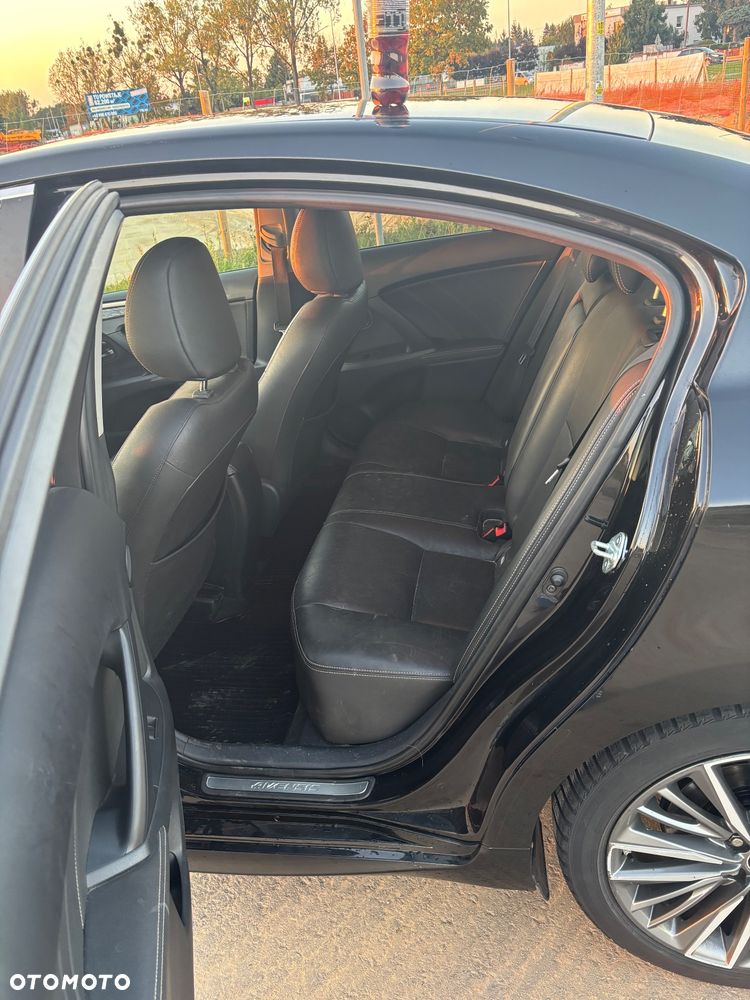Toyota Avensis - 12