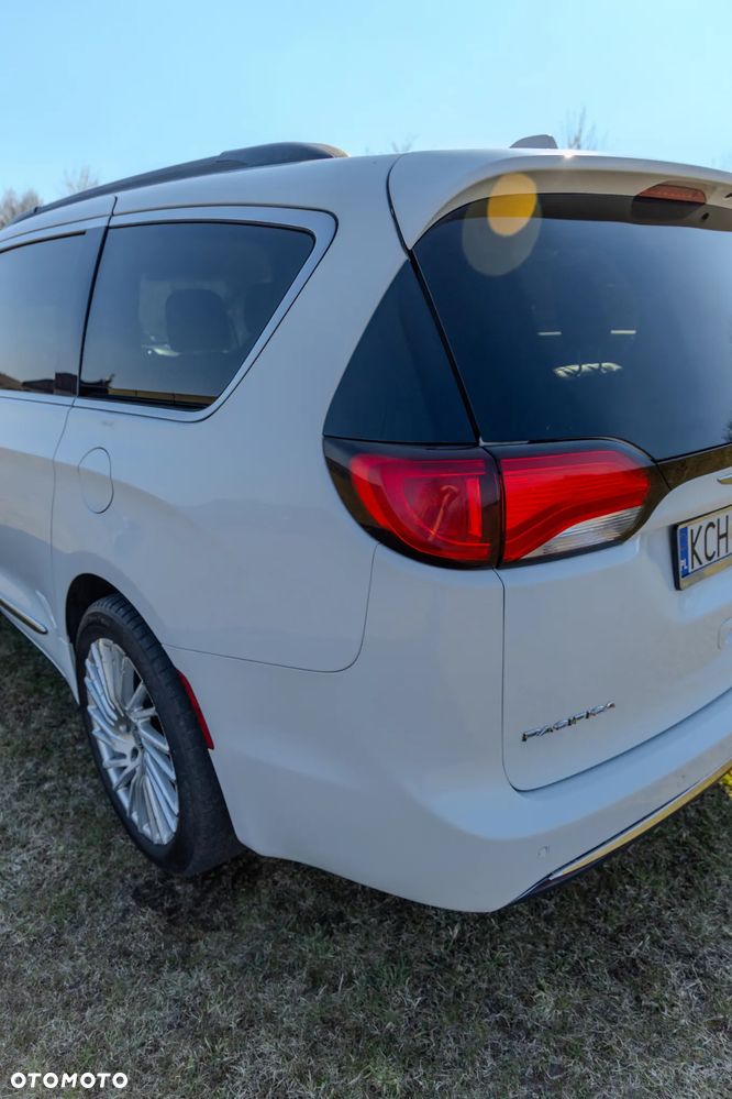 Chrysler Pacifica - 17