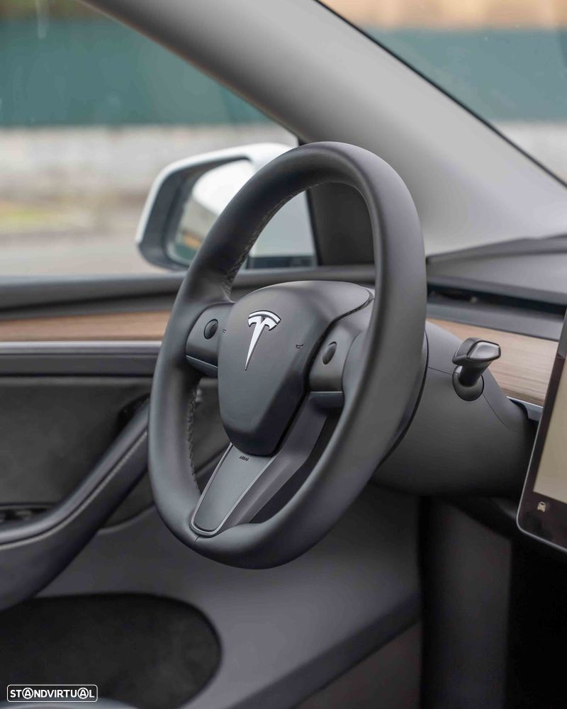 Tesla Model Y Long Range Dual Motor AWD - 28