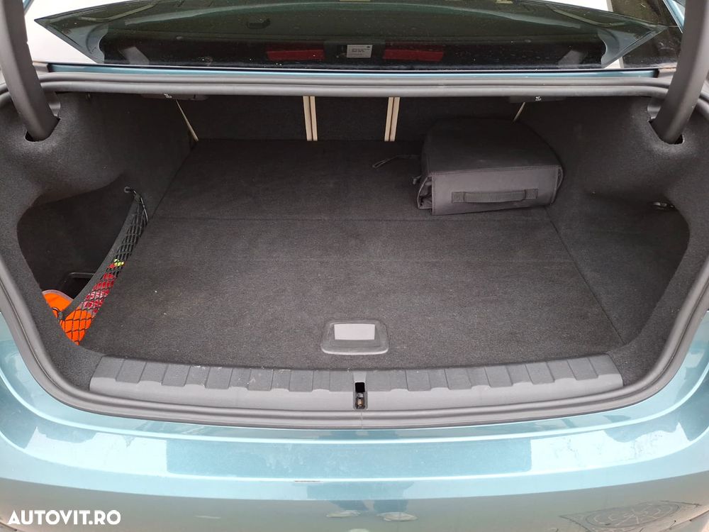 BMW Seria 3 330e Aut. - 23