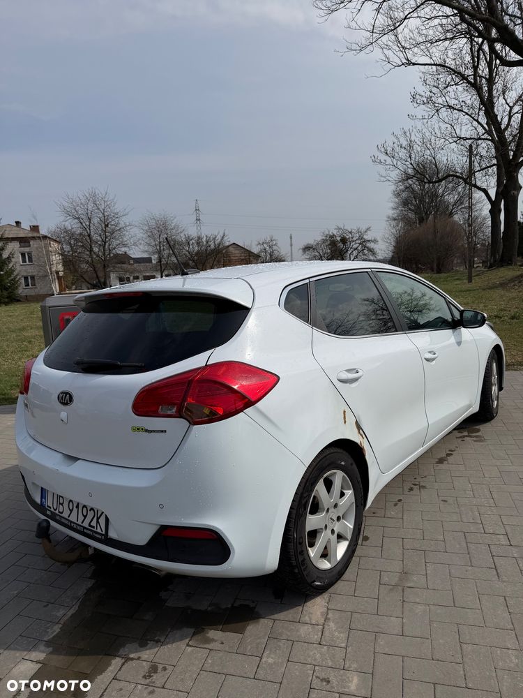 Kia Ceed - 11