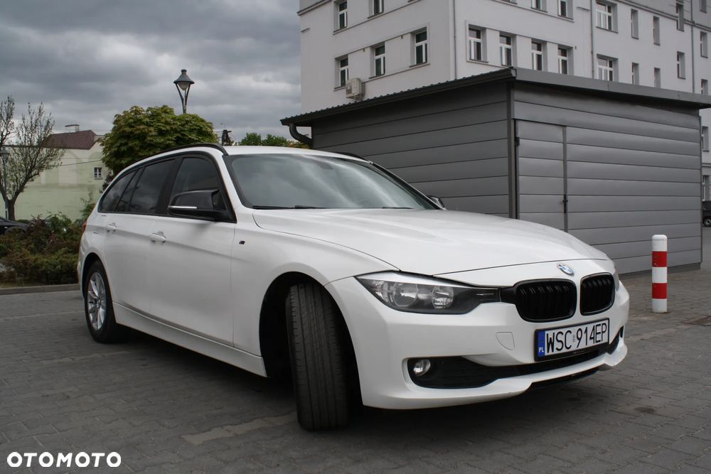 BMW Seria 3 318d Sport Line - 2