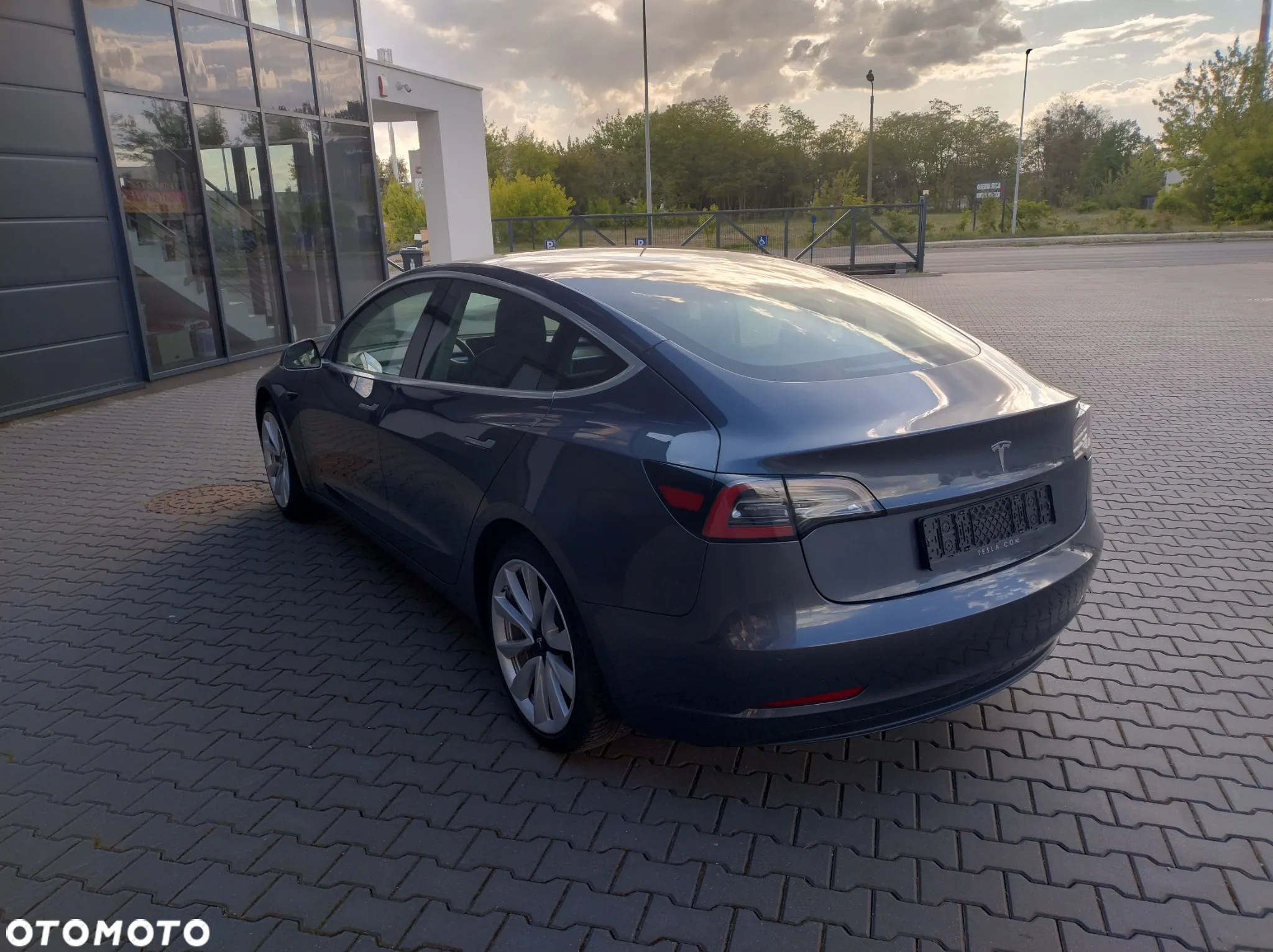 Tesla Model 3 Standard Reichweite Plus Hinterradantrieb - 3