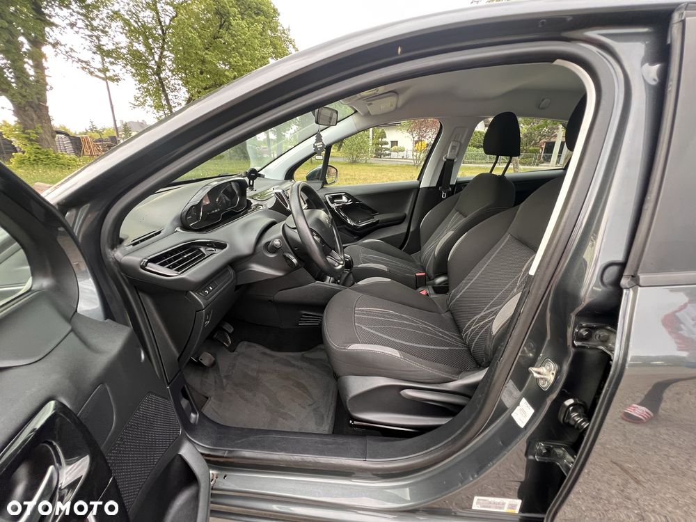 Peugeot 208 - 5