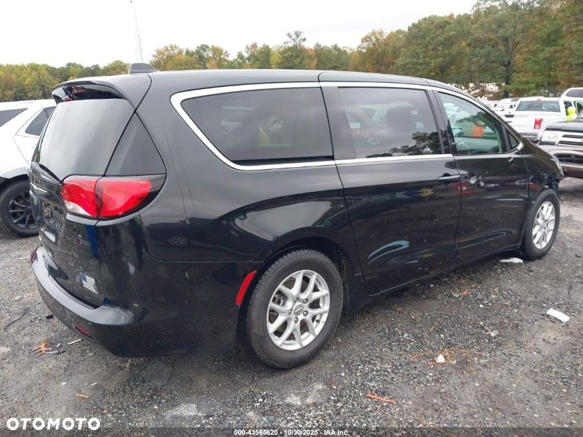 Chrysler Pacifica - 6