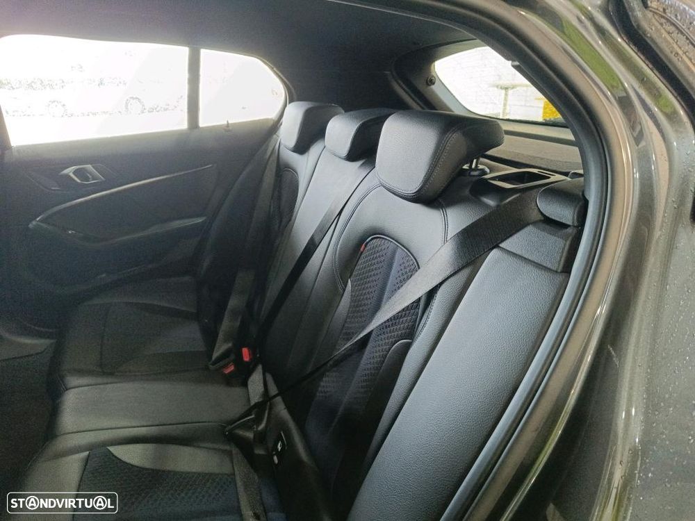BMW 116 d Pack Desportivo M - 8
