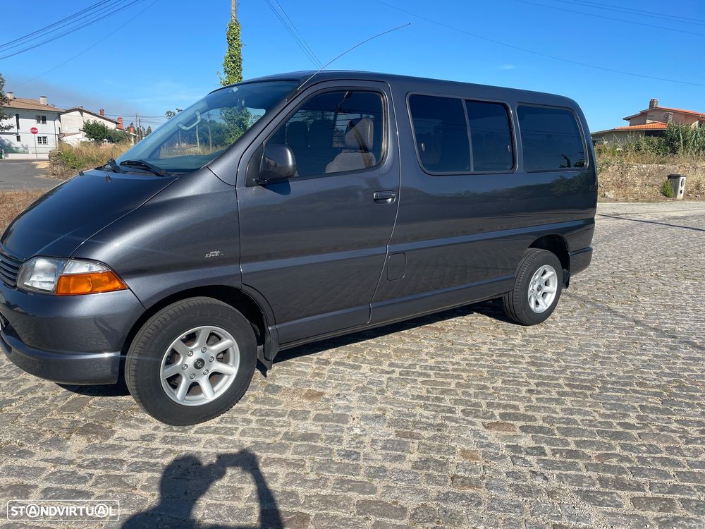 Toyota Hiace - 1