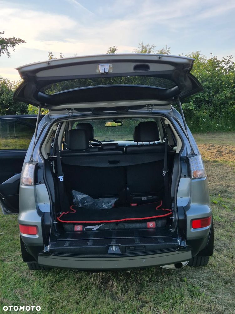 Mitsubishi Outlander 2.4 Intense + CVT - 13