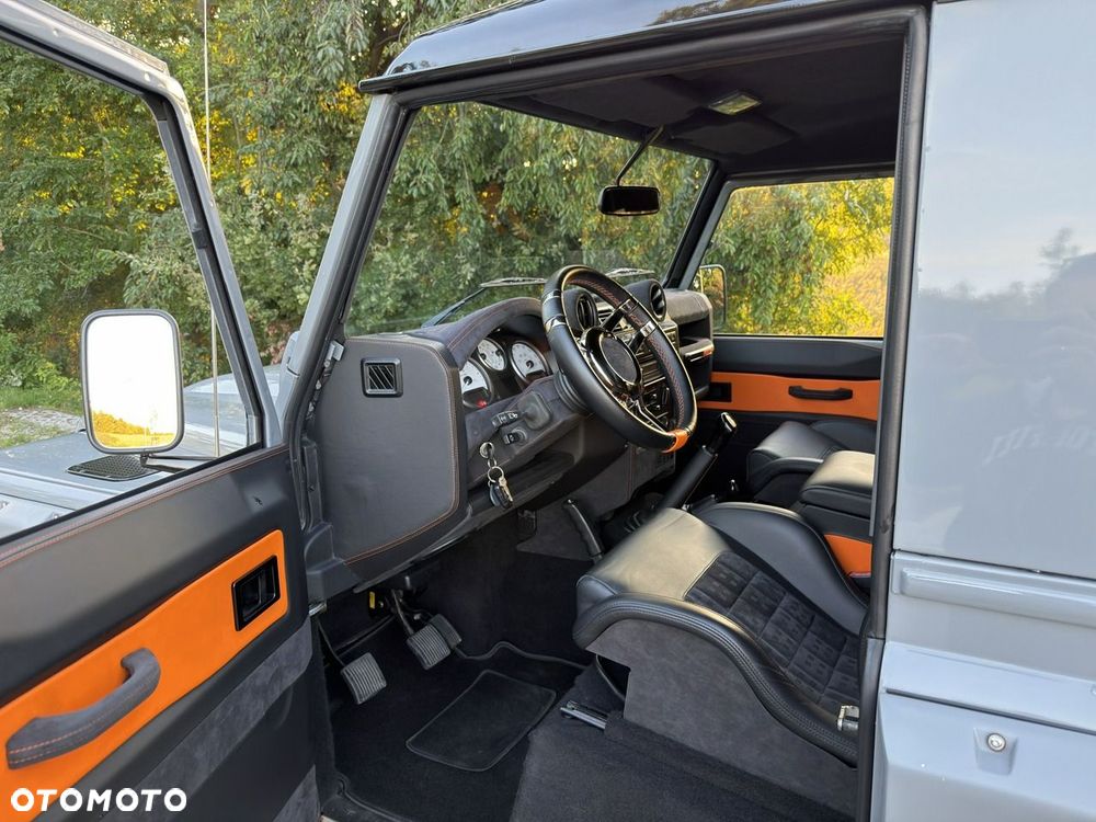 Land Rover Defender 2.4 TD4 SE - 13